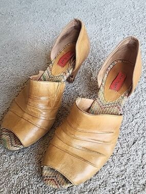 Miz Mooz Sandals Womens 7.5 Brown Walker Pleated Leather Peep Toe Pump
